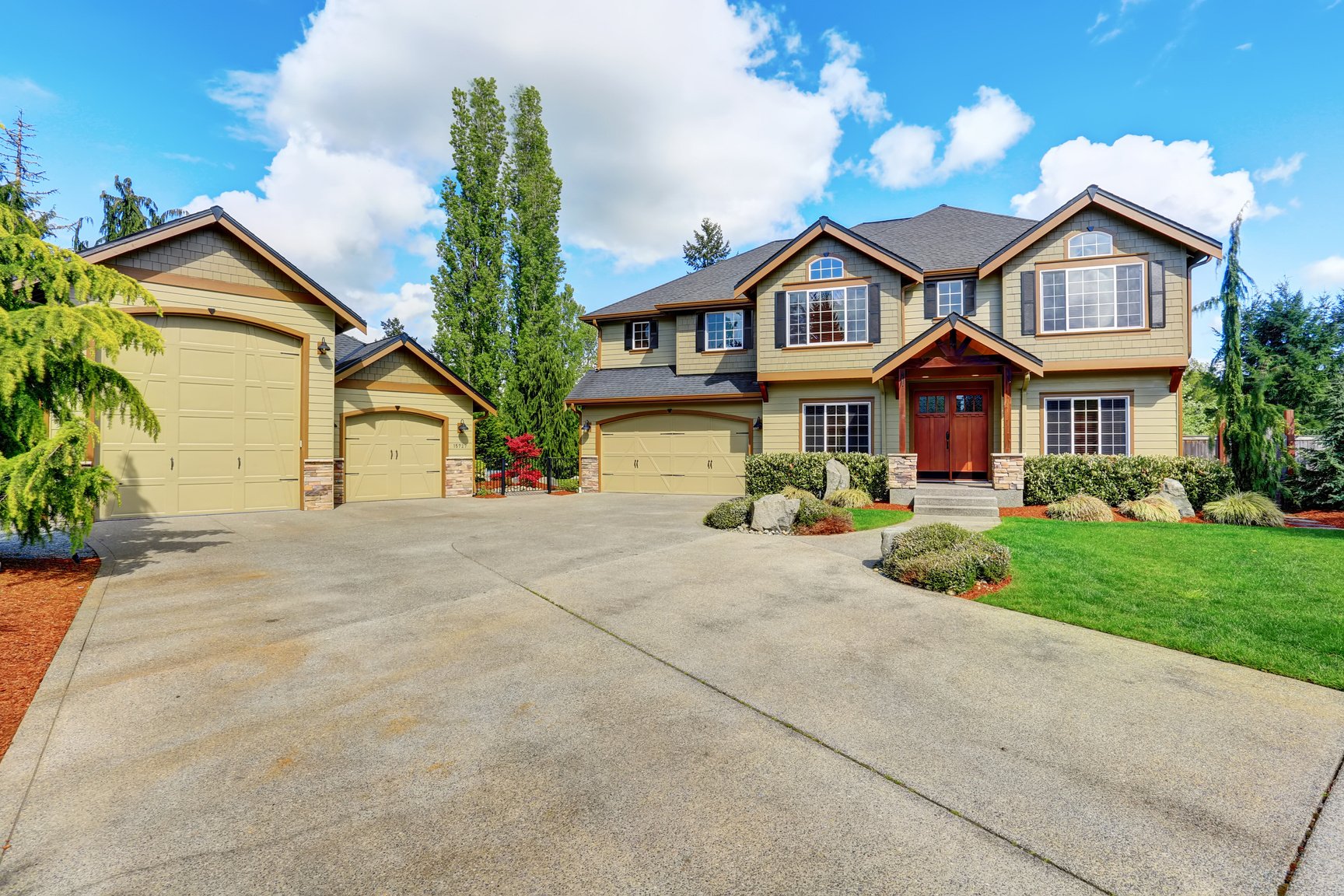 Luxurious home with large driveway.